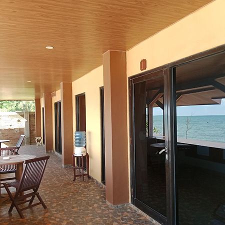 Omah Laut Bondo Jepara - By The Beach, Direct View Of The Sea, Great Base For Water Sports Margokerto Exterior photo