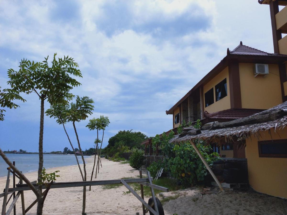 Omah Laut Bondo Jepara - By The Beach, Direct View Of The Sea, Great Base For Water Sports Margokerto Exterior photo
