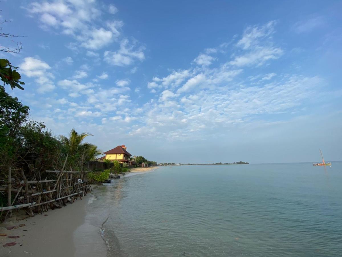 Omah Laut Bondo Jepara - By The Beach, Direct View Of The Sea, Great Base For Water Sports Margokerto Exterior photo