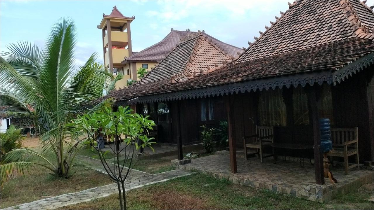 Omah Laut Bondo Jepara - By The Beach, Direct View Of The Sea, Great Base For Water Sports Margokerto Exterior photo