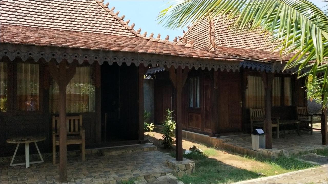 Omah Laut Bondo Jepara - By The Beach, Direct View Of The Sea, Great Base For Water Sports Margokerto Exterior photo