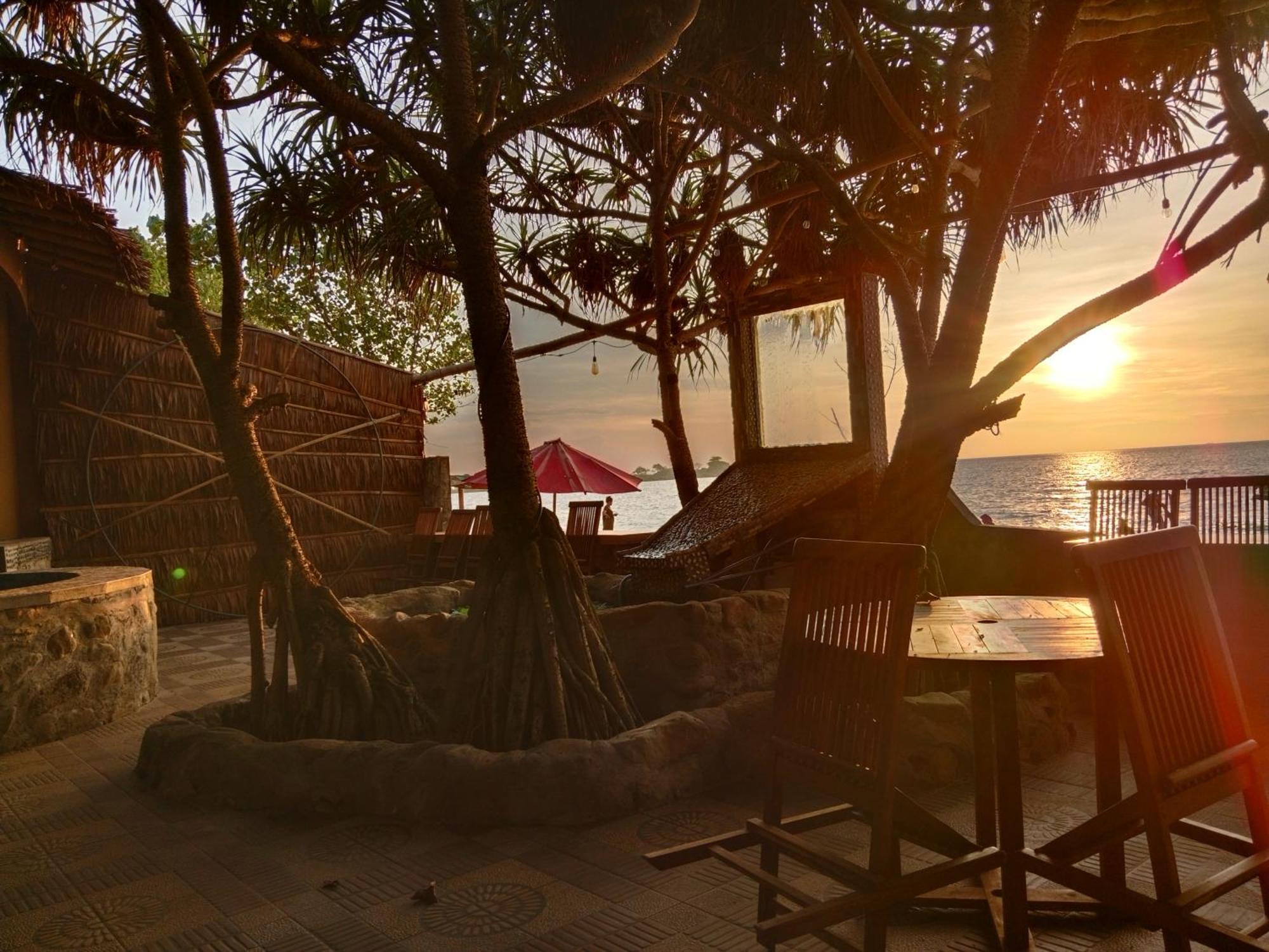 Omah Laut Bondo Jepara - By The Beach, Direct View Of The Sea, Great Base For Water Sports Margokerto Exterior photo